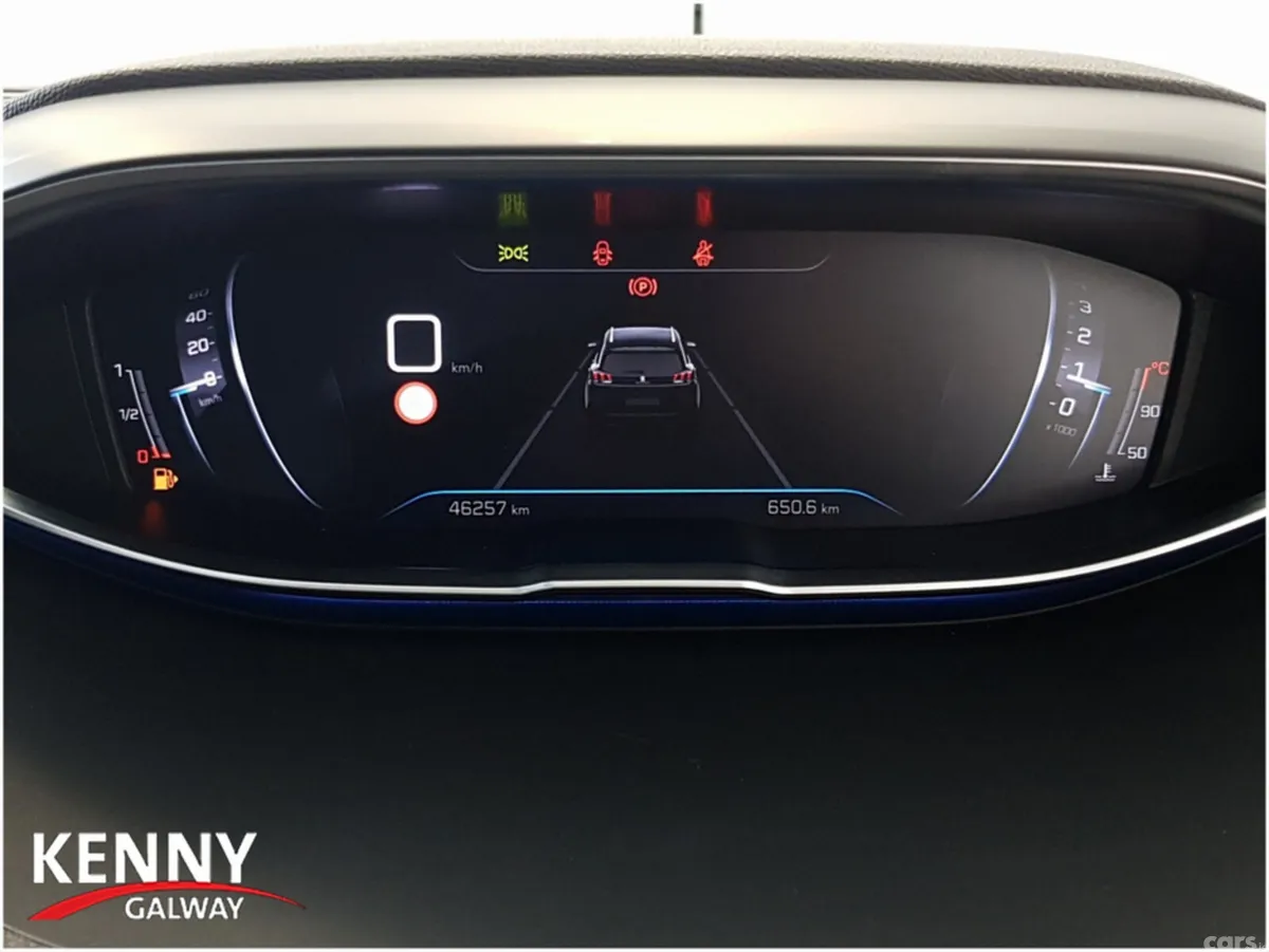 Peugeot 5008 MPV, Diesel, 2022, Blue