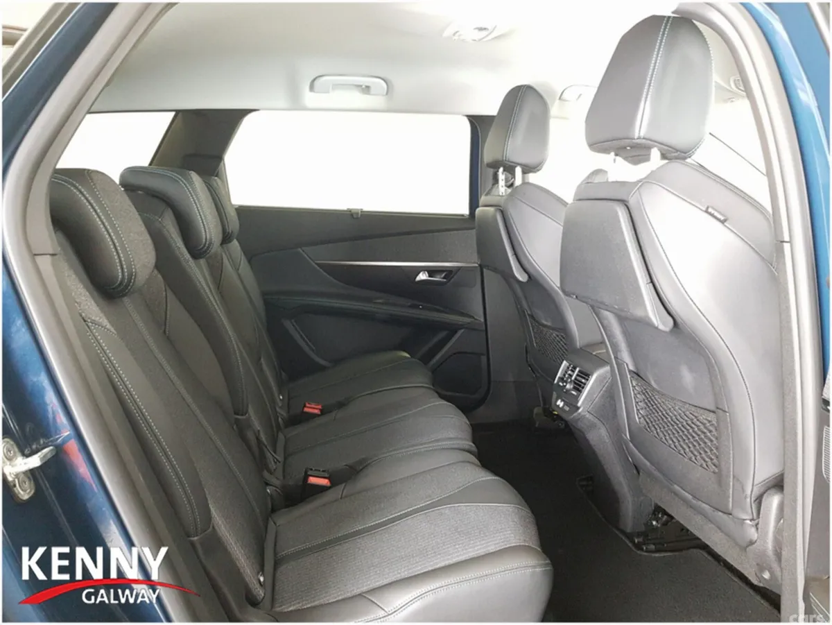 Peugeot 5008 MPV, Diesel, 2022, Blue