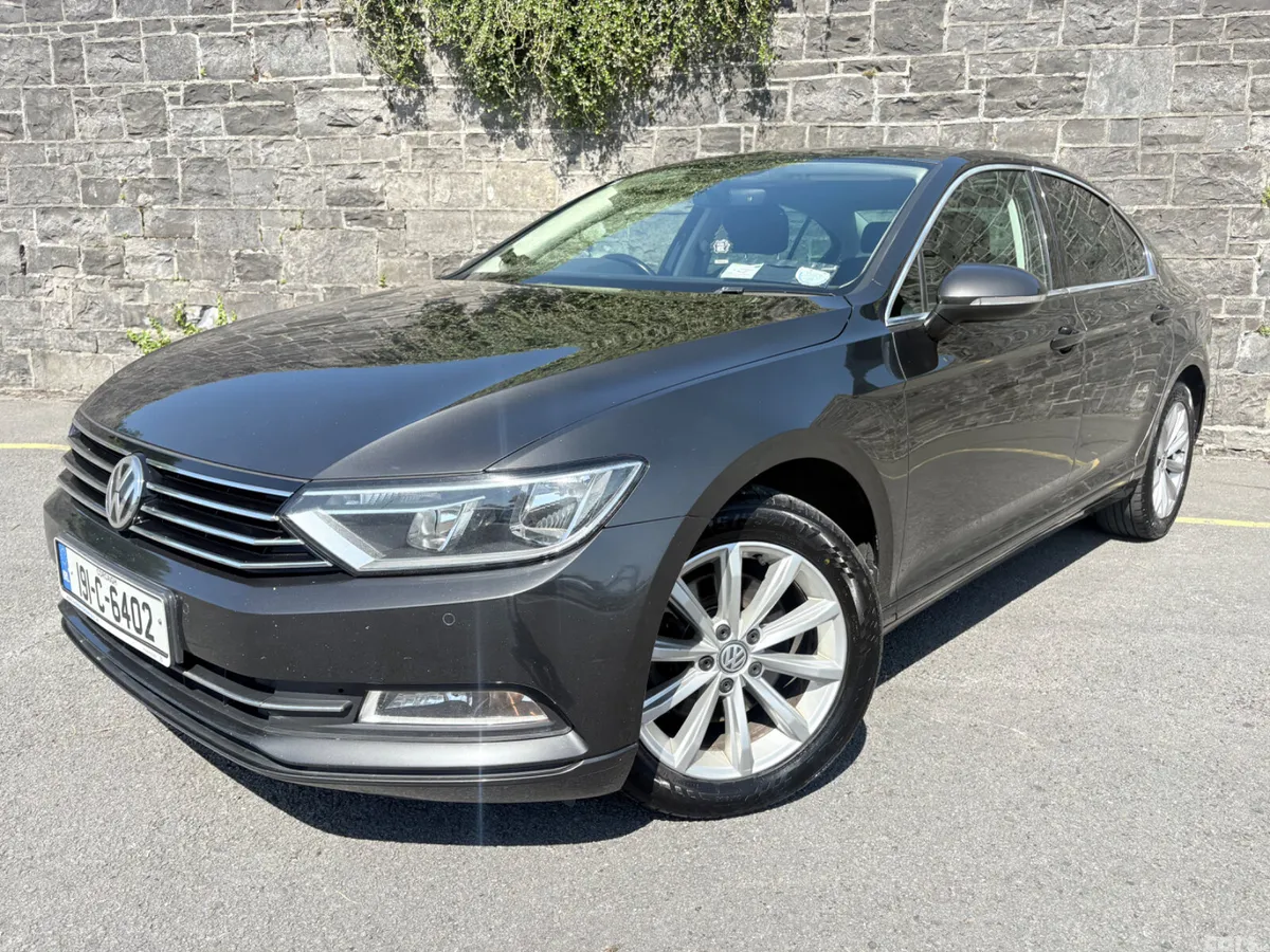 Volkswagen Passat Saloon, Diesel, 2019, Grey