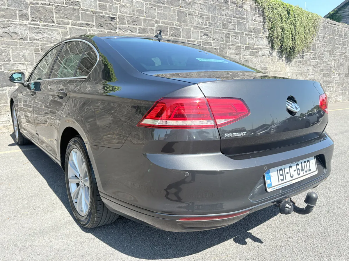 Volkswagen Passat Saloon, Diesel, 2019, Grey