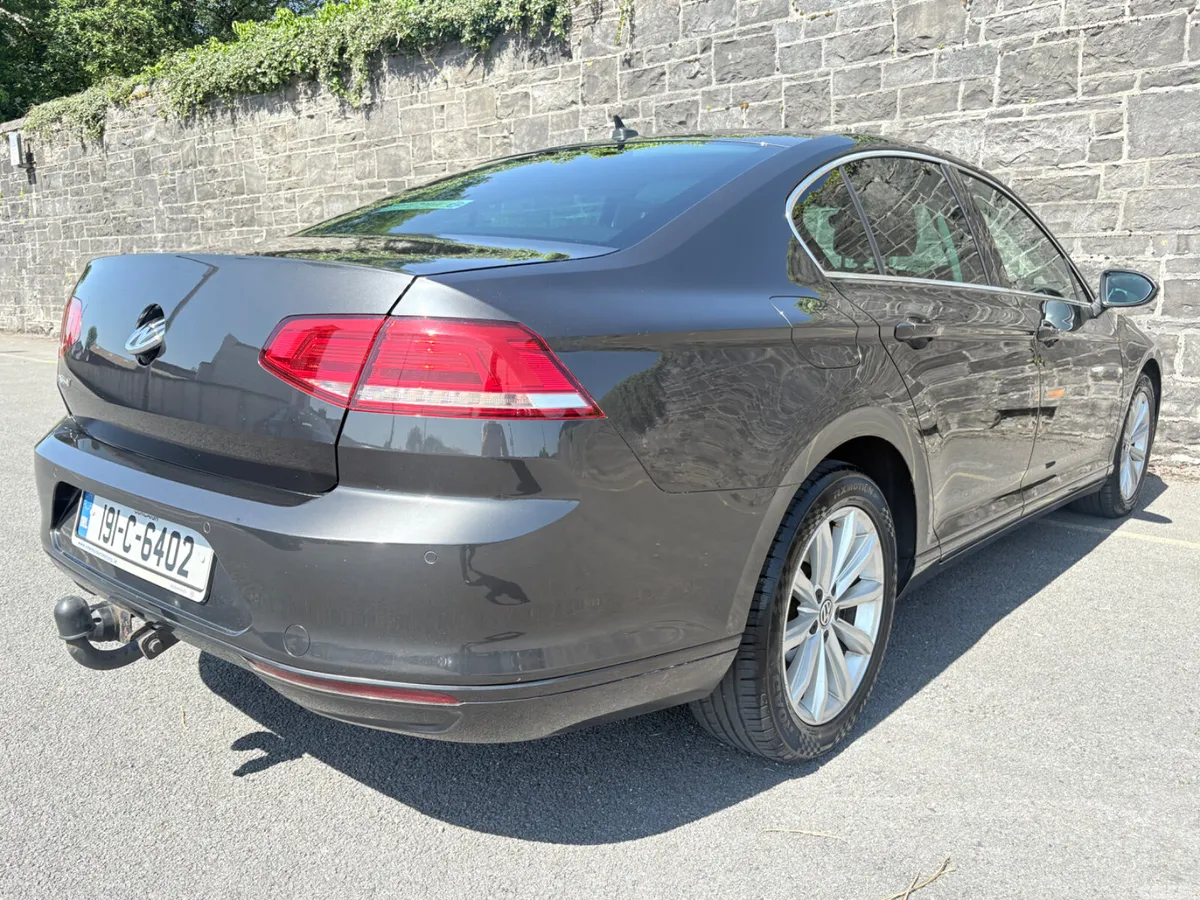 Volkswagen Passat Saloon, Diesel, 2019, Grey