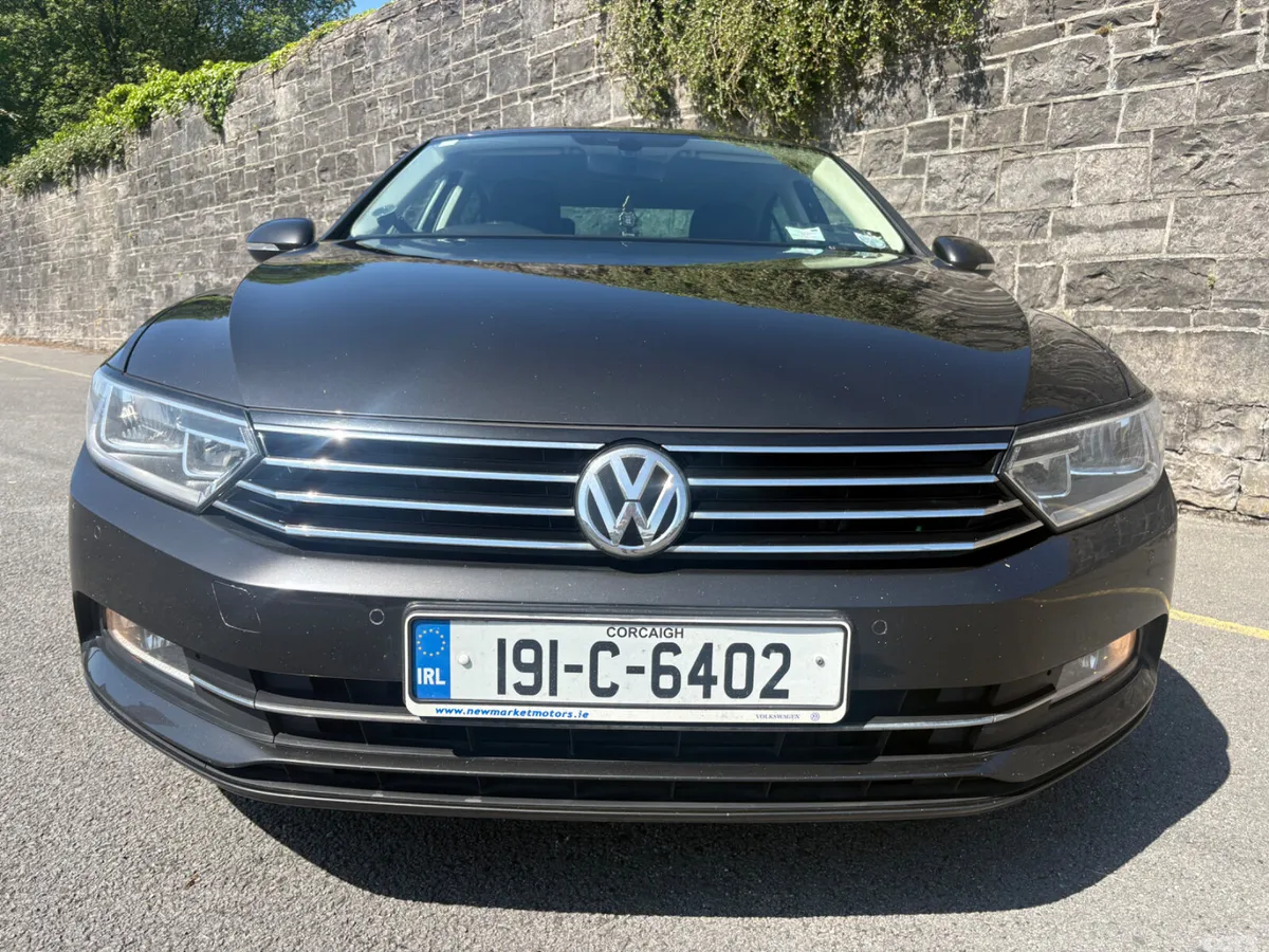 Volkswagen Passat Saloon, Diesel, 2019, Grey