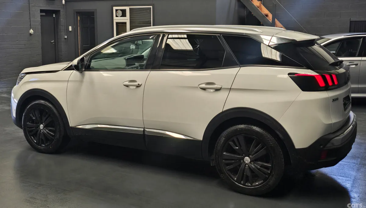 Peugeot 3008 SUV, Diesel, 2017, White