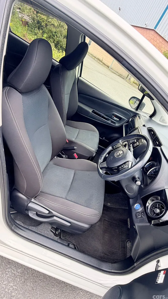 Toyota Vitz Hatchback, Petrol Hybrid, 2019, White
