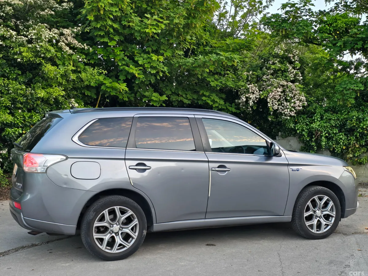 Mitsubishi Outlander SUV, Petrol Plug-in Hybrid, 2015, Grey