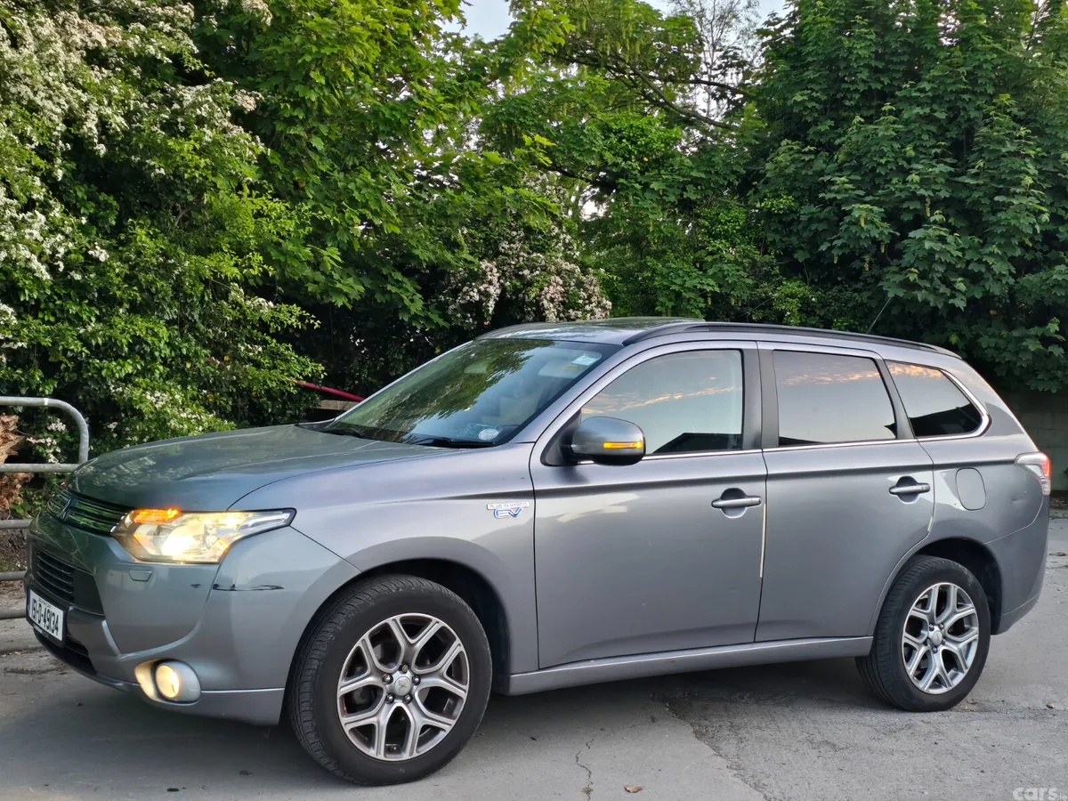 Mitsubishi Outlander SUV, Petrol Plug-in Hybrid, 2015, Grey