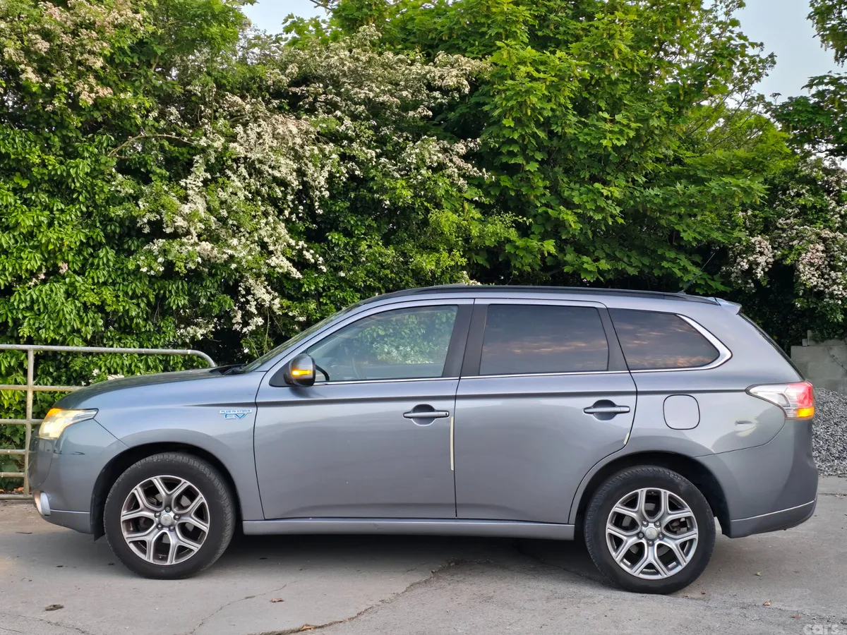 Mitsubishi Outlander SUV, Petrol Plug-in Hybrid, 2015, Grey