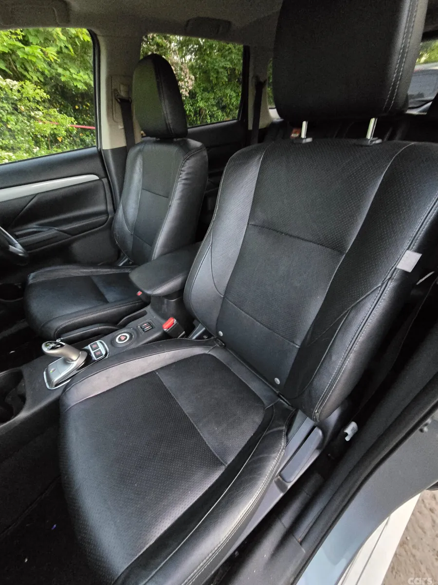 Mitsubishi Outlander SUV, Petrol Plug-in Hybrid, 2015, Grey