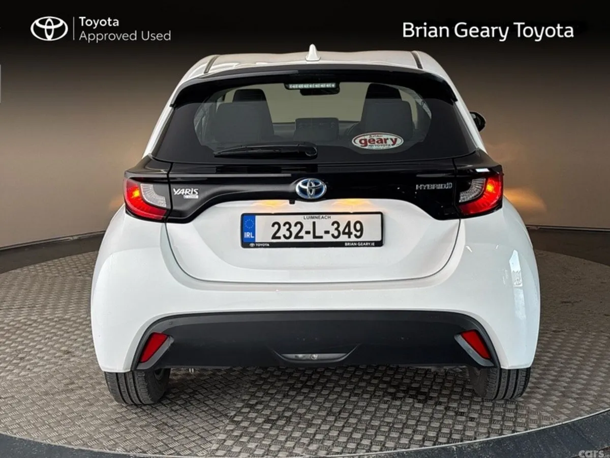 Toyota Yaris Hatchback, Petrol Hybrid, 2023, White