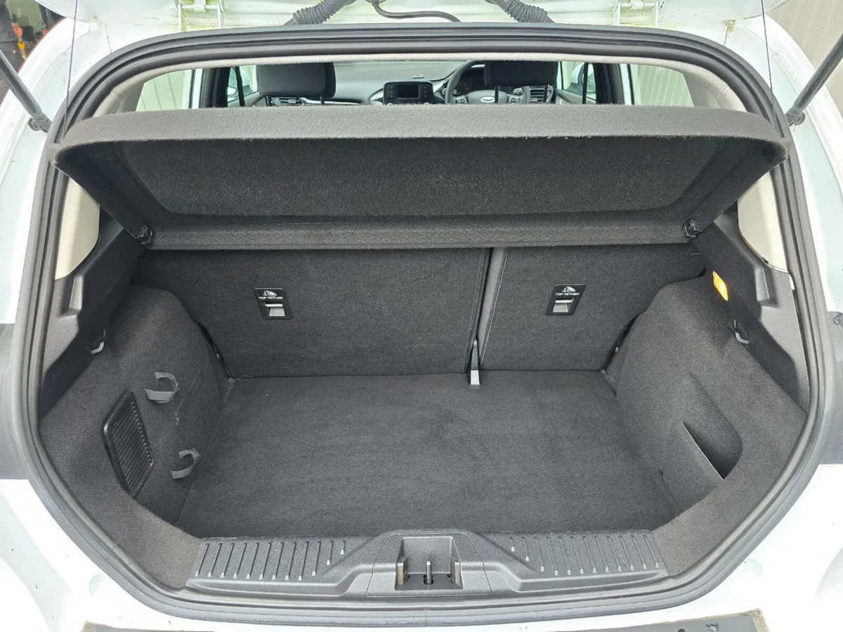 Ford Fiesta Hatchback, Petrol, 2019, White
