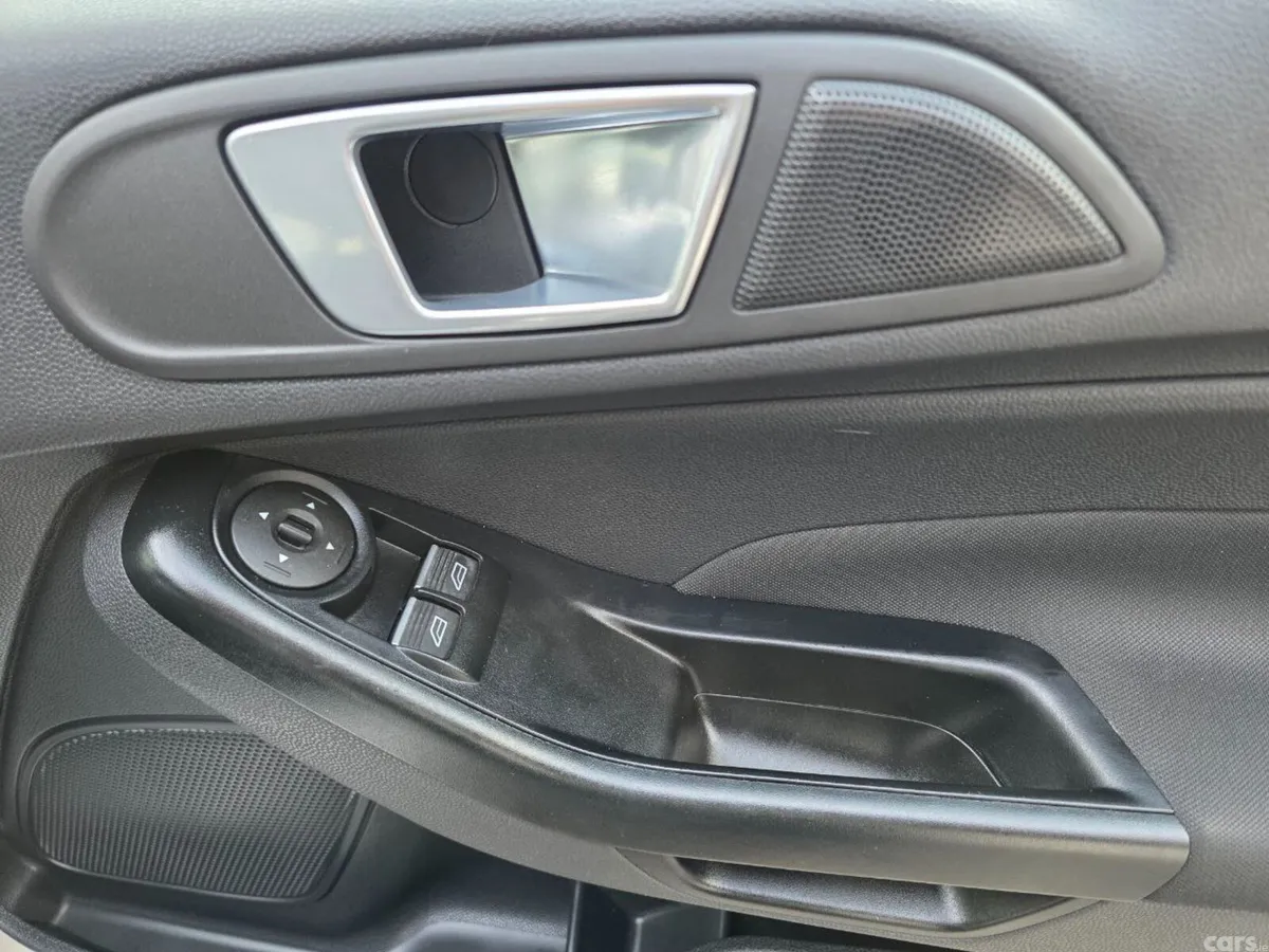 Ford Fiesta Hatchback, Petrol, 2016, Silver