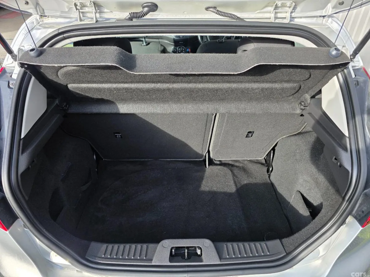 Ford Fiesta Hatchback, Petrol, 2016, Silver