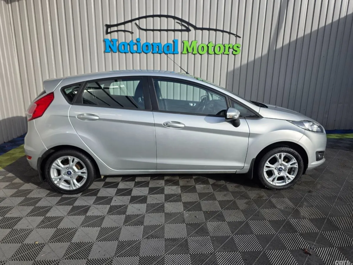 Ford Fiesta Hatchback, Petrol, 2016, Silver