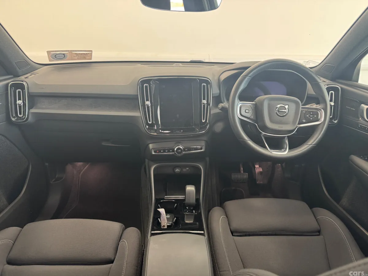 Volvo C40 Estate/Jeep, Electric, 2023, Black