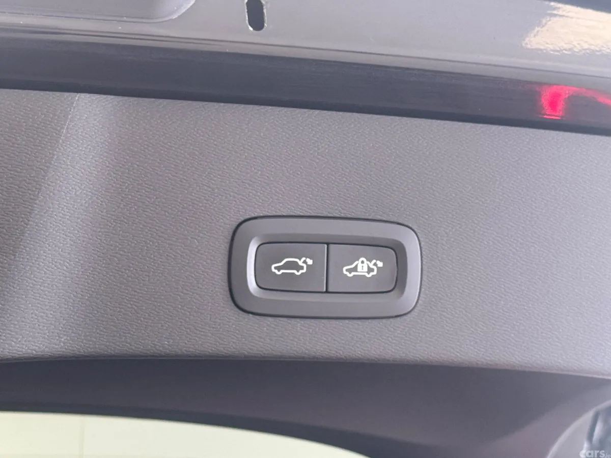 Volvo C40 Estate/Jeep, Electric, 2023, Black