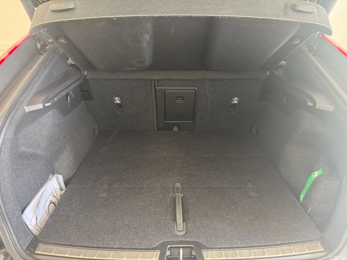 Volvo C40 Estate/Jeep, Electric, 2023, Black