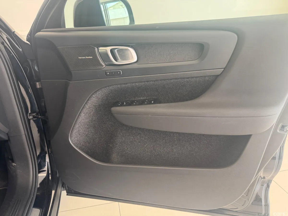 Volvo C40 Estate/Jeep, Electric, 2023, Black