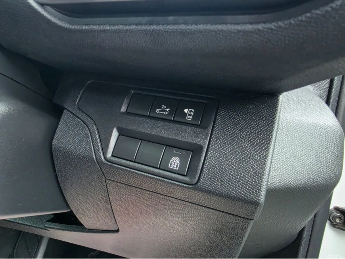 Peugeot 5008 MPV, Diesel, 2018, White