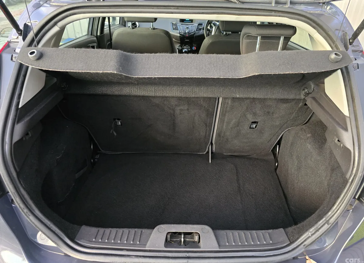 Ford Fiesta Hatchback, Petrol, 2014, Grey