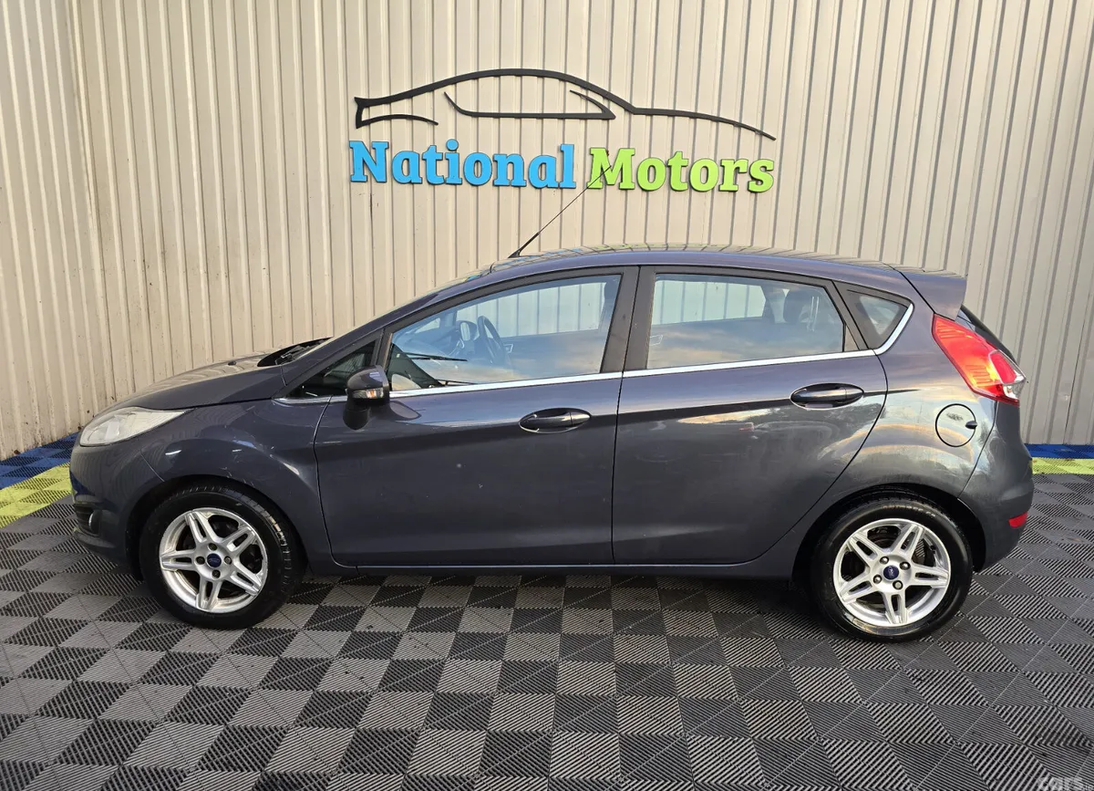 Ford Fiesta Hatchback, Petrol, 2014, Grey