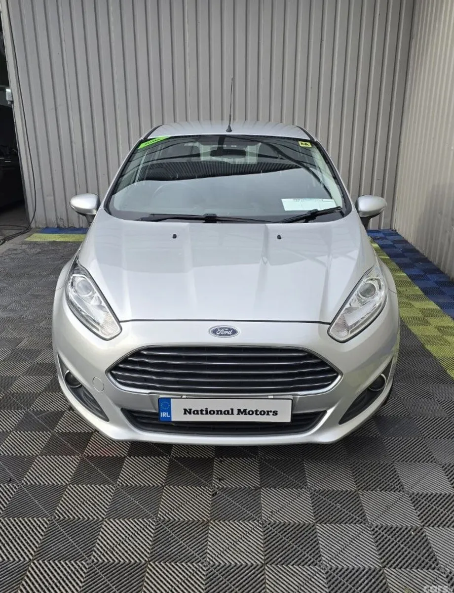 Ford Fiesta Hatchback, Petrol, 2016, Silver