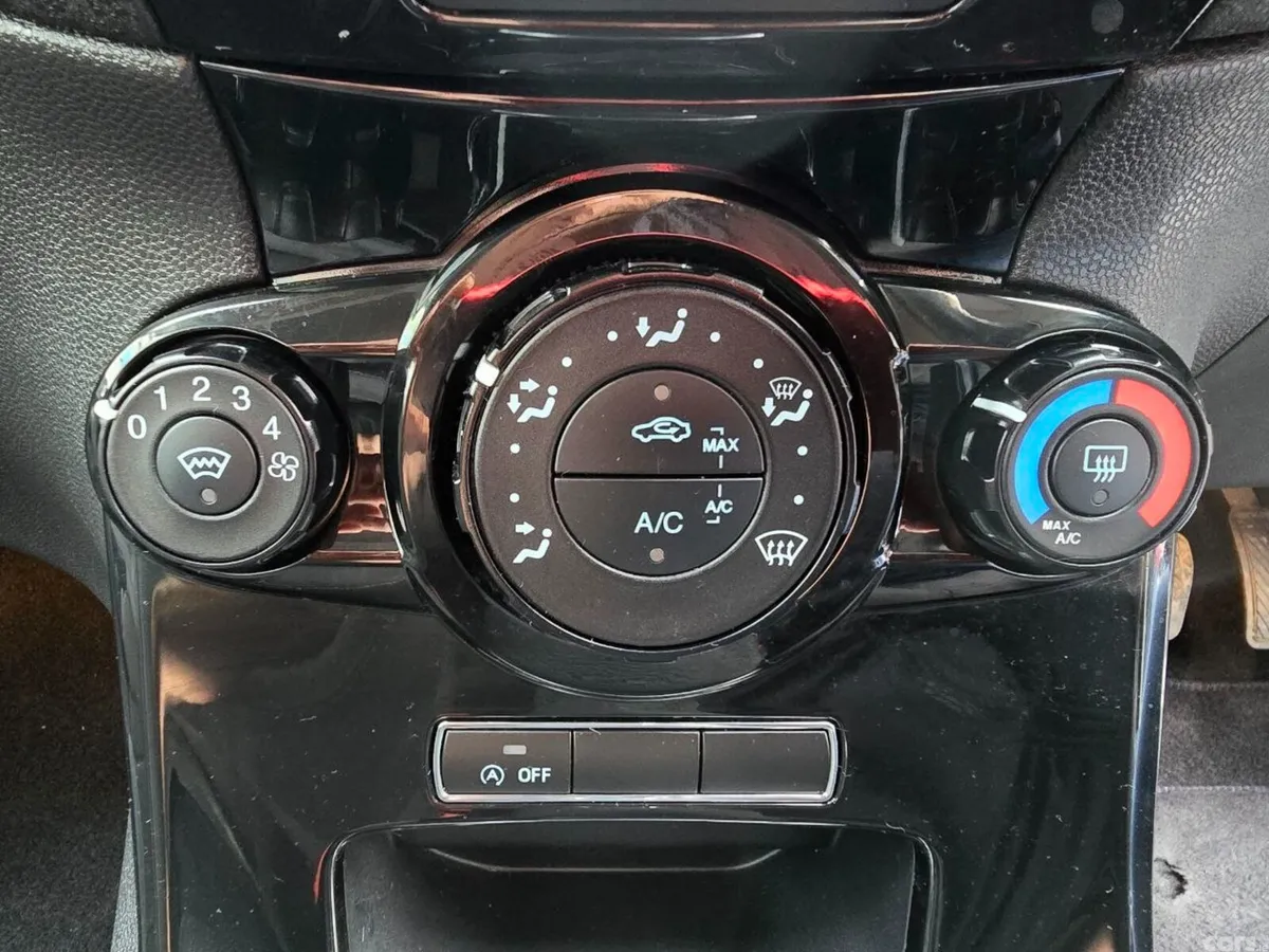 Ford Fiesta Hatchback, Petrol, 2016, Silver