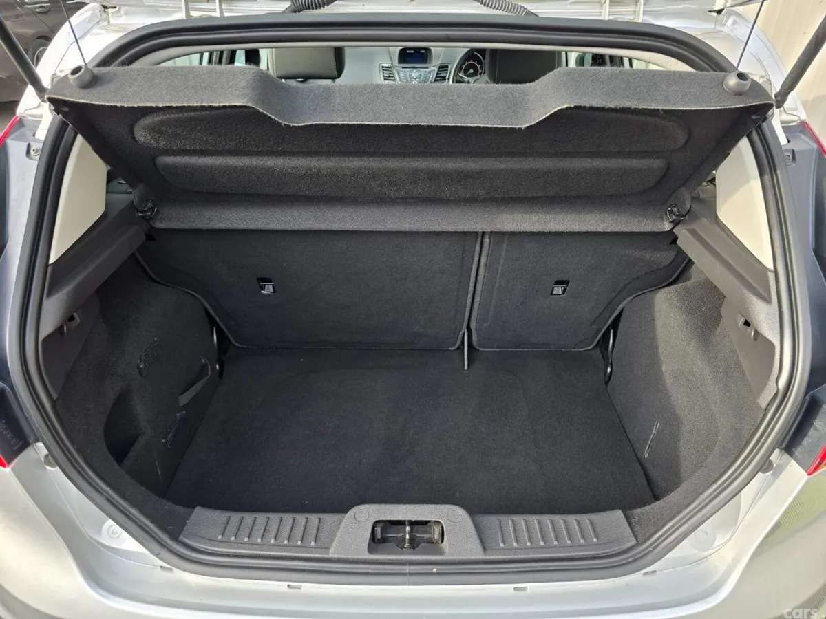 Ford Fiesta Hatchback, Petrol, 2016, Silver