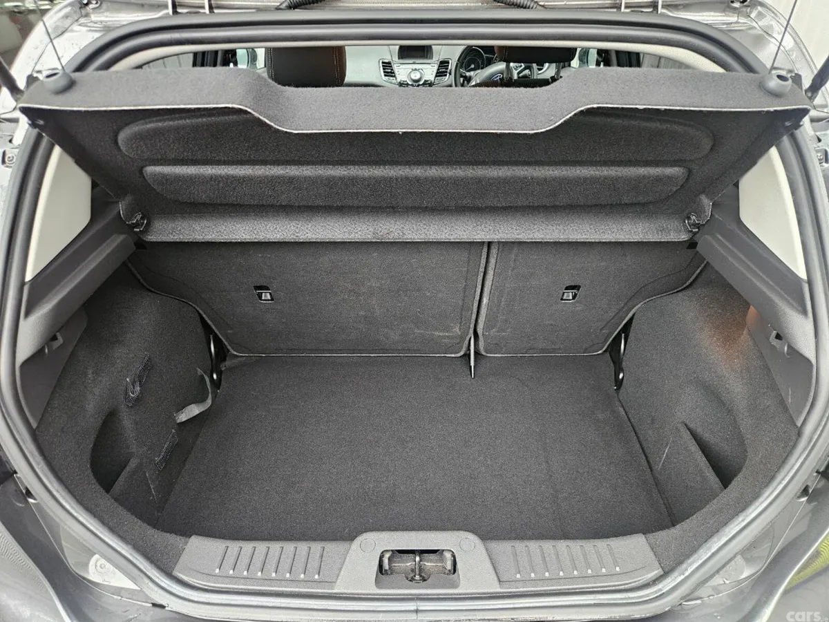 Ford Fiesta Hatchback, Petrol, 2016, Grey