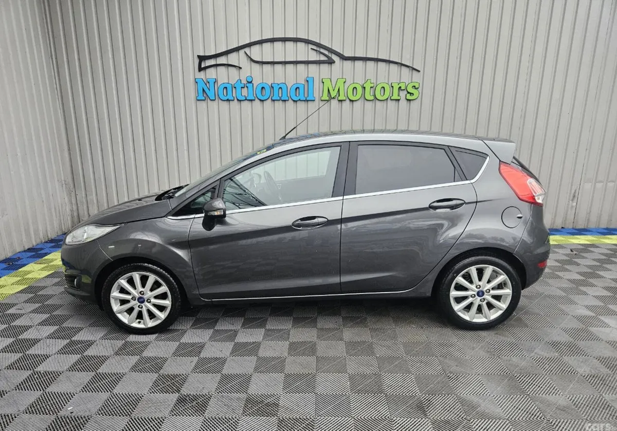 Ford Fiesta Hatchback, Petrol, 2016, Grey