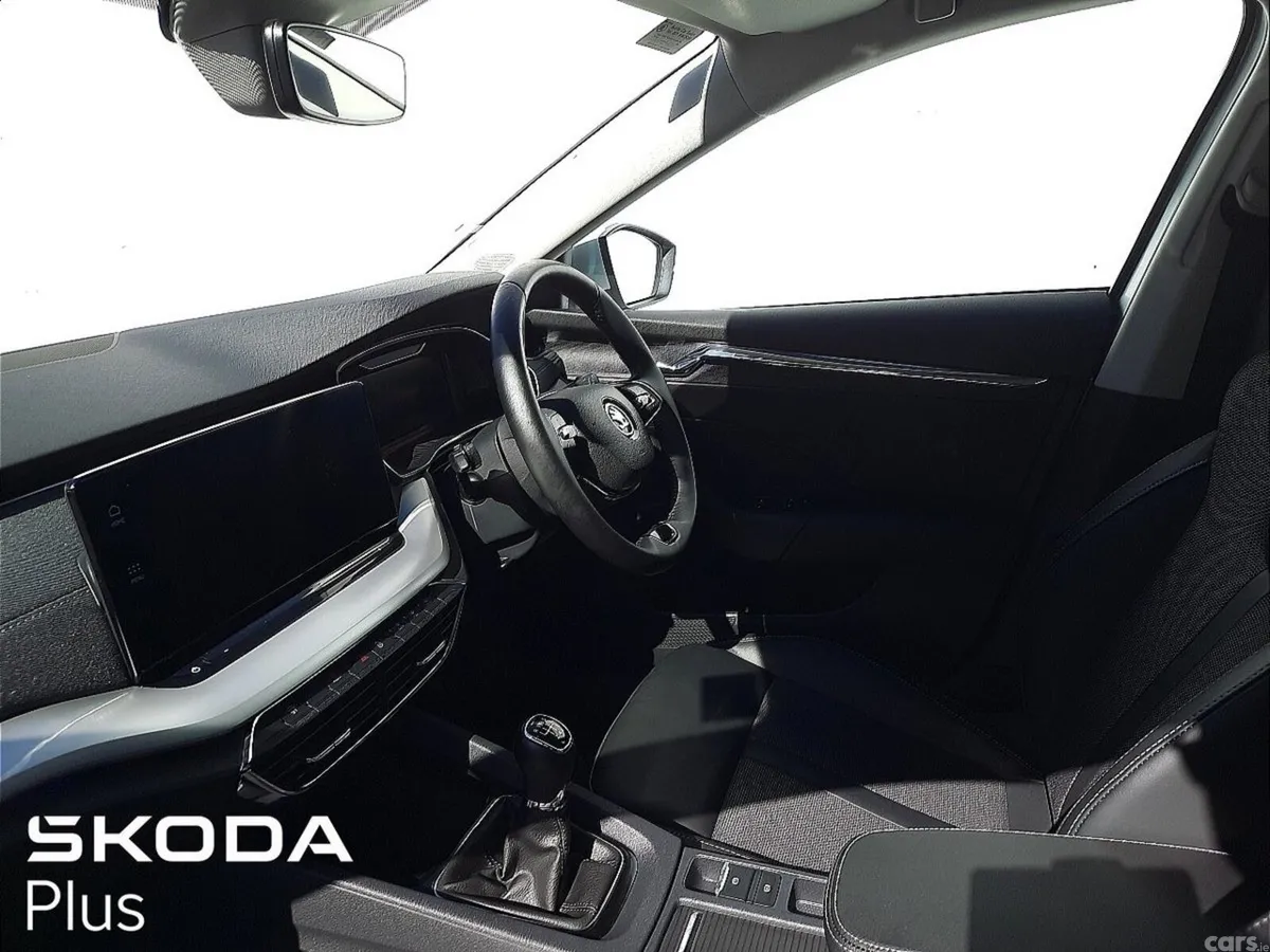 Skoda Octavia Saloon, Petrol, 2023, Silver