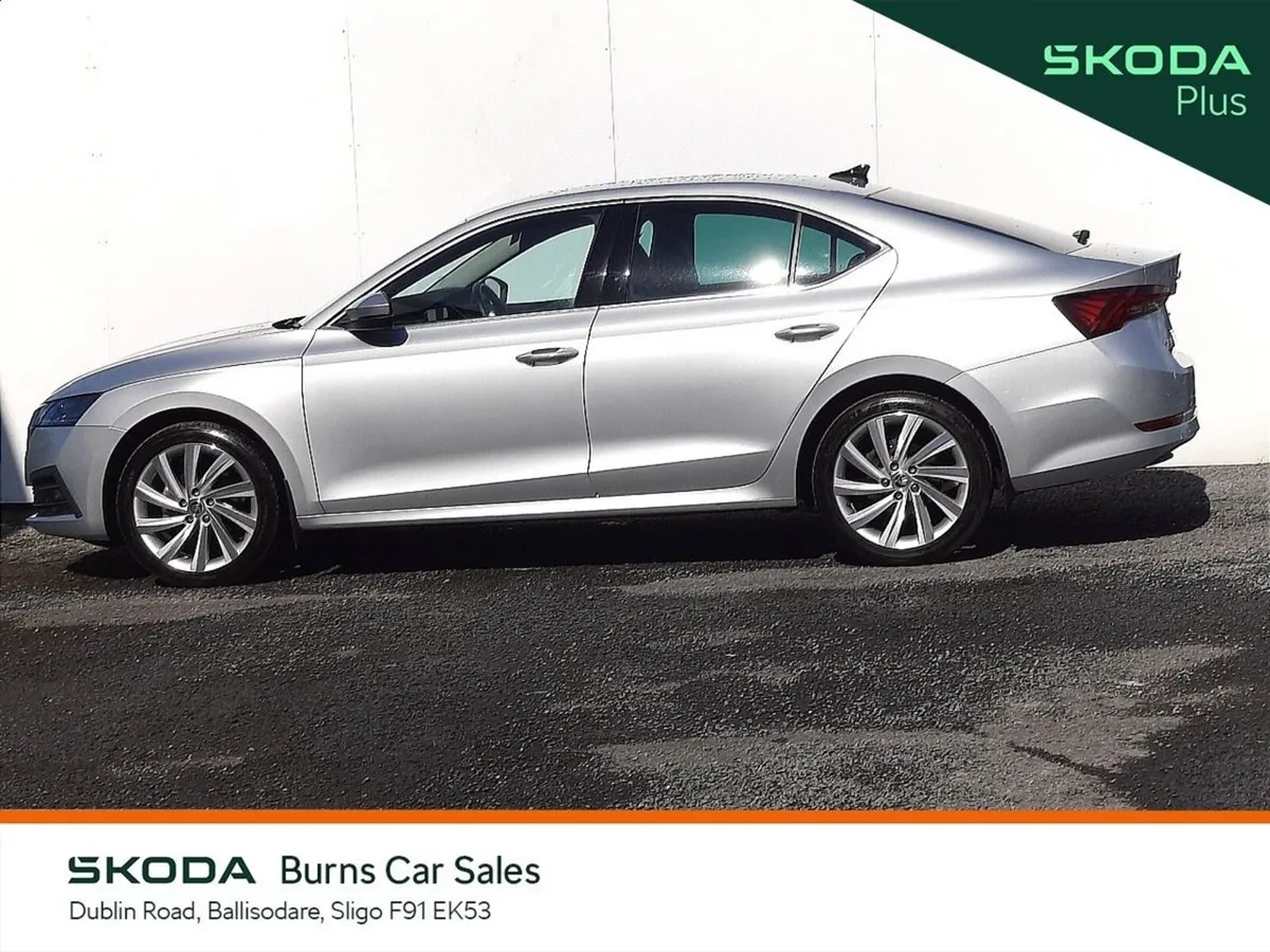 Skoda Octavia Saloon, Petrol, 2023, Silver