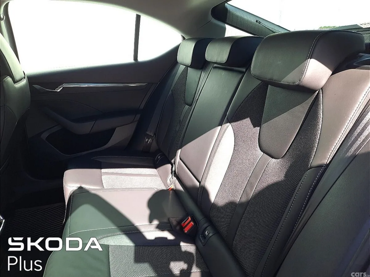 Skoda Octavia Saloon, Petrol, 2023, Silver