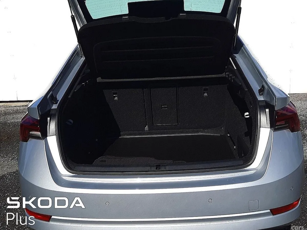 Skoda Octavia Saloon, Petrol, 2023, Silver