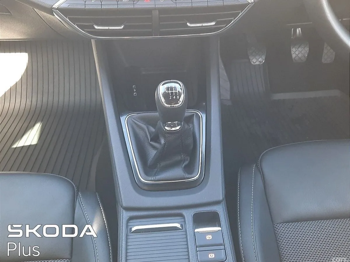 Skoda Octavia Saloon, Petrol, 2023, Silver