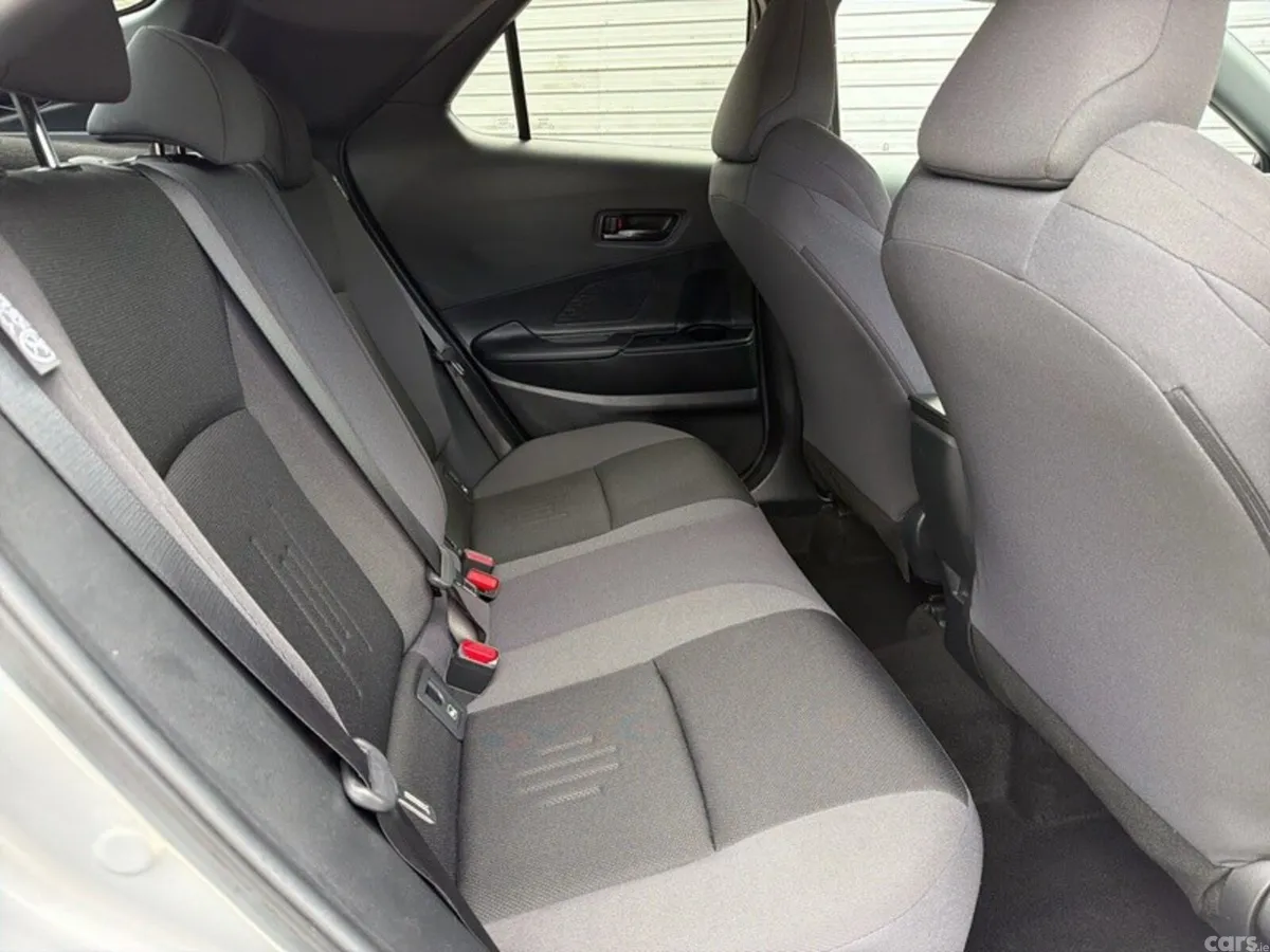 Toyota C-HR SUV, Petrol Hybrid, 2025, Silver