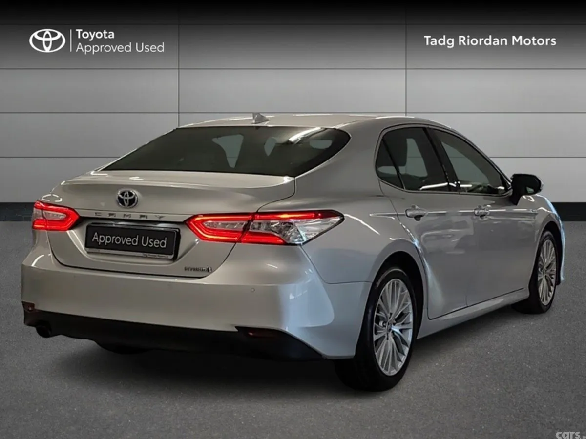 Toyota Camry Saloon, Petrol Hybrid, 2021, Silver