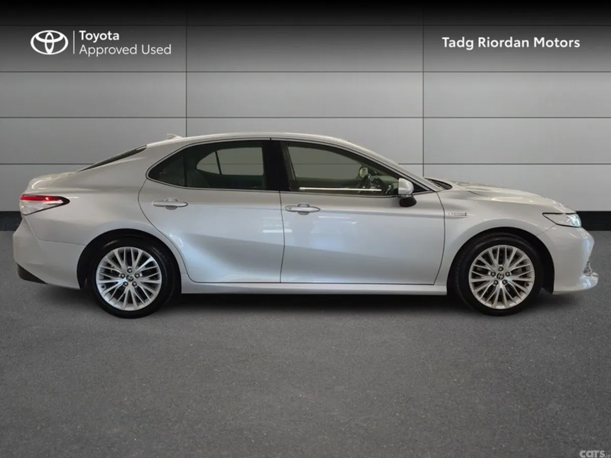 Toyota Camry Saloon, Petrol Hybrid, 2021, Silver