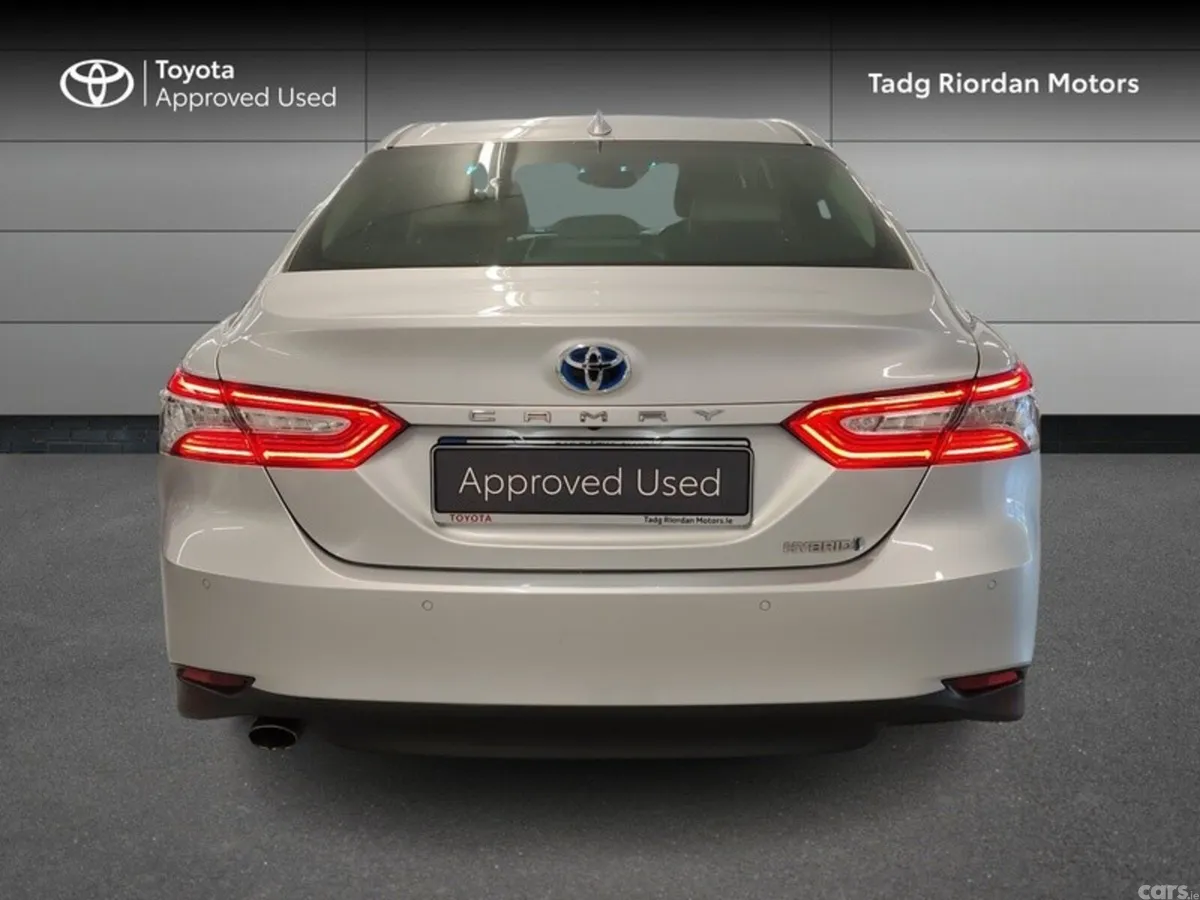 Toyota Camry Saloon, Petrol Hybrid, 2021, Silver