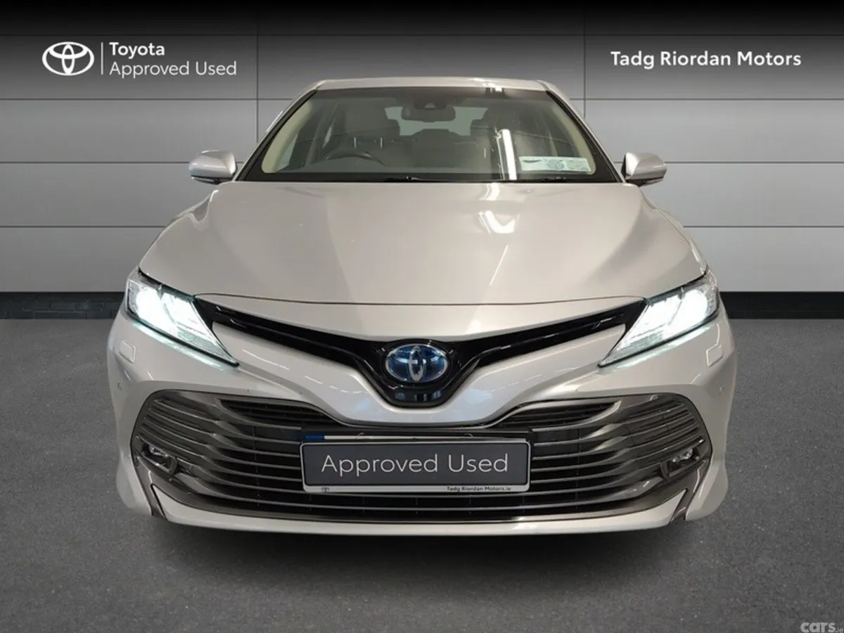 Toyota Camry Saloon, Petrol Hybrid, 2021, Silver
