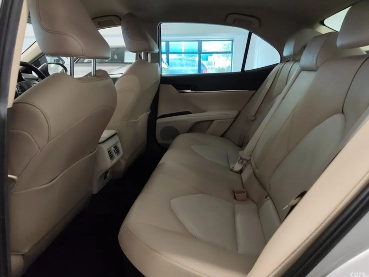 Toyota Camry Saloon, Petrol Hybrid, 2021, Silver