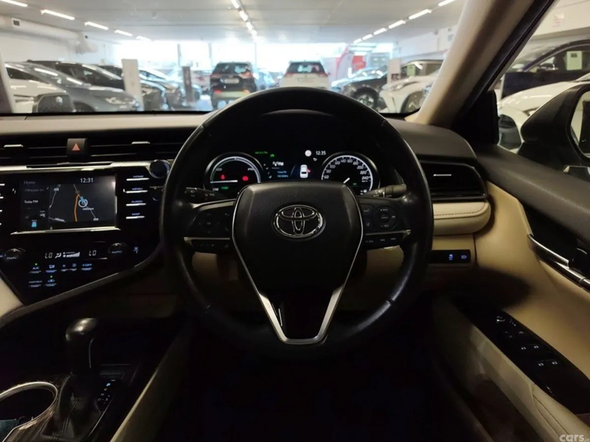 Toyota Camry Saloon, Petrol Hybrid, 2021, Silver