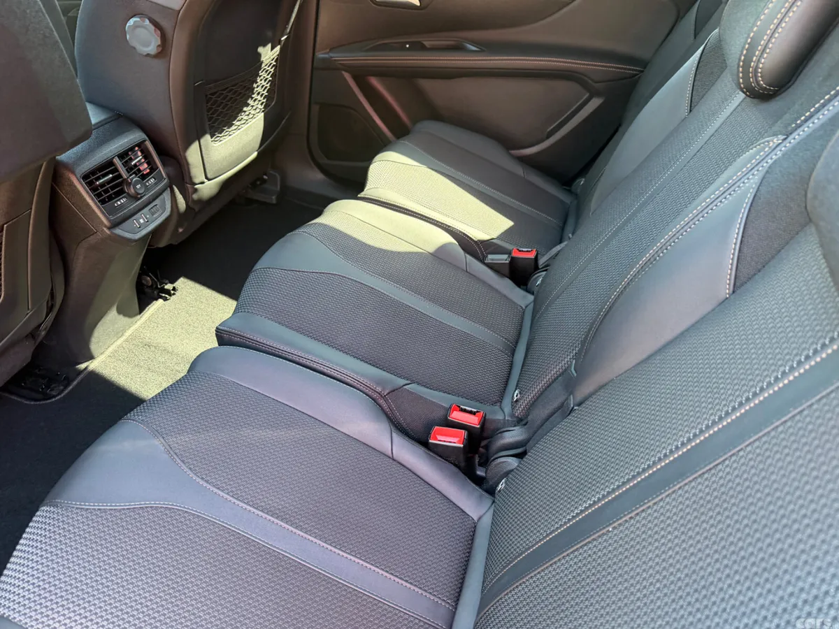 Peugeot 5008 MPV, Diesel, 2025, Black