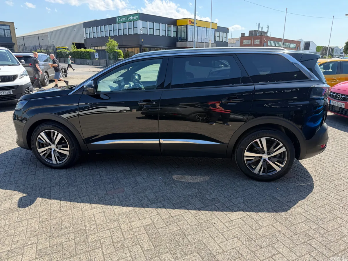 Peugeot 5008 MPV, Diesel, 2025, Black