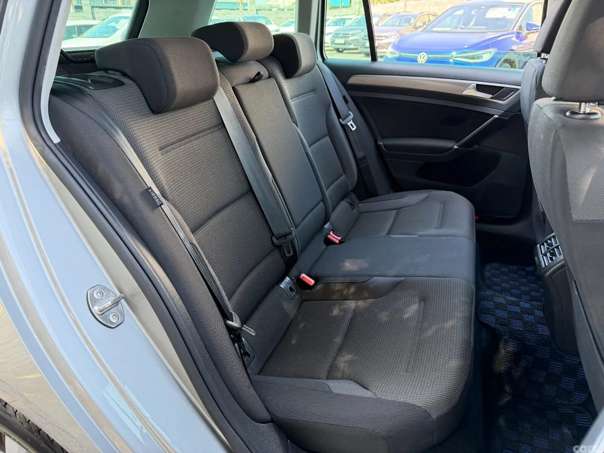 Volkswagen Golf Estate, Petrol, 2017, Silver