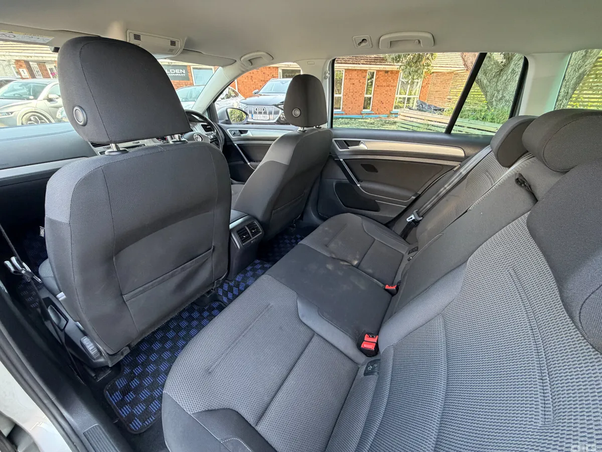 Volkswagen Golf Estate, Petrol, 2017, Silver