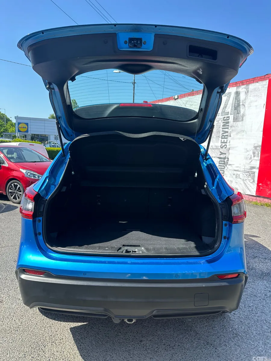Nissan Qashqai Hatchback, Diesel, 2018, Blue