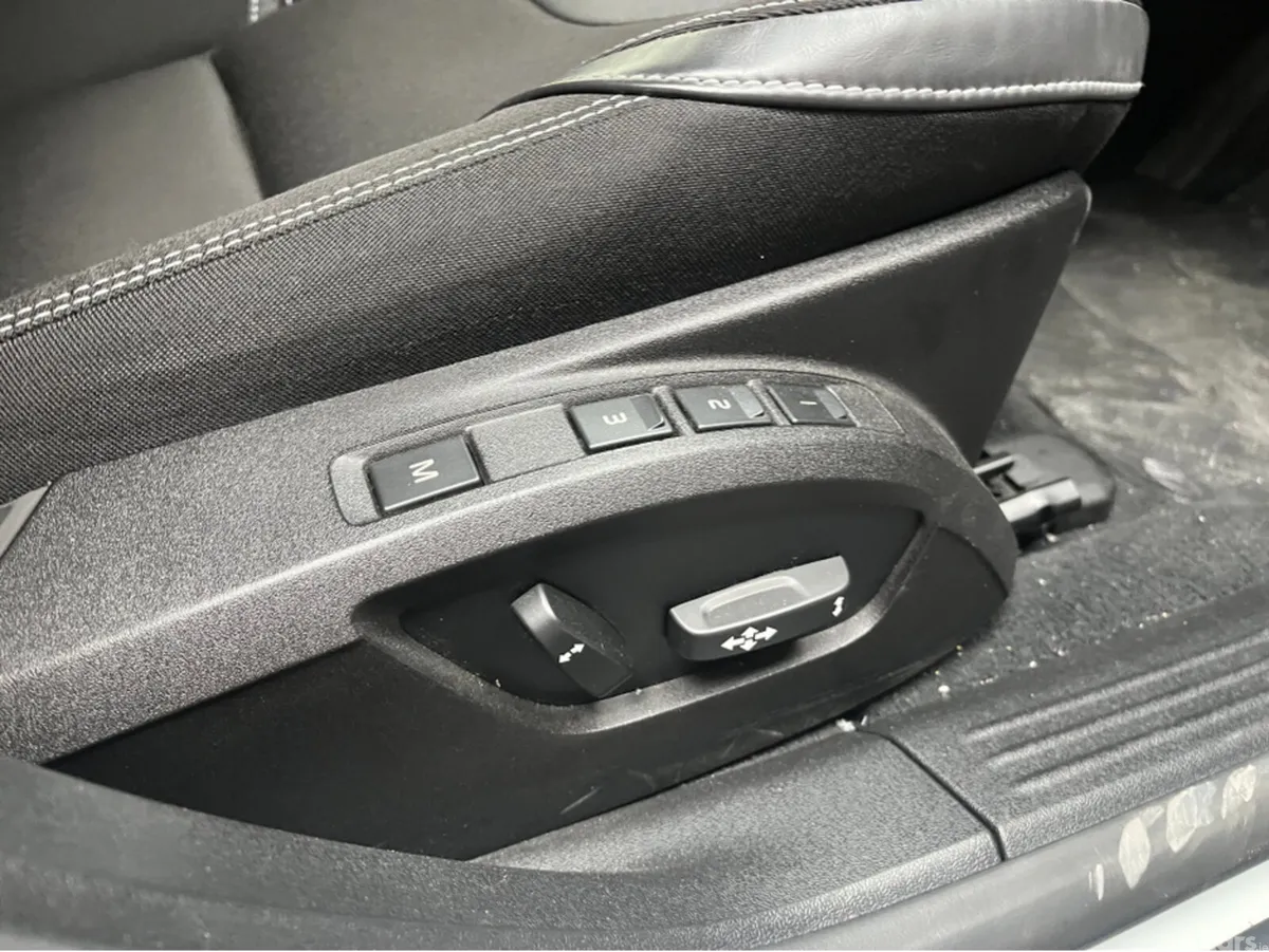 Volvo V40 Hatchback, Diesel, 2017, White