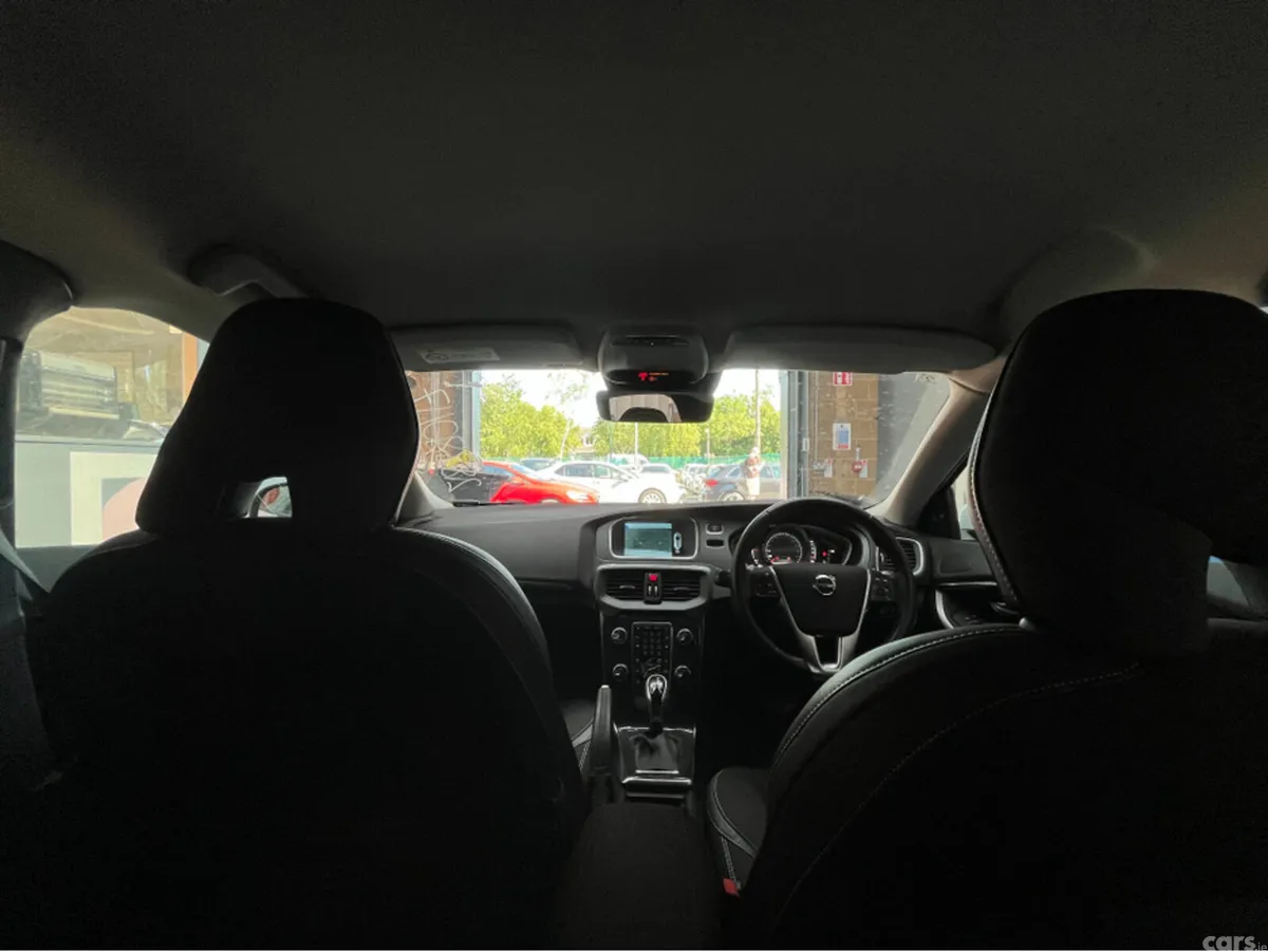 Volvo V40 Hatchback, Diesel, 2017, White