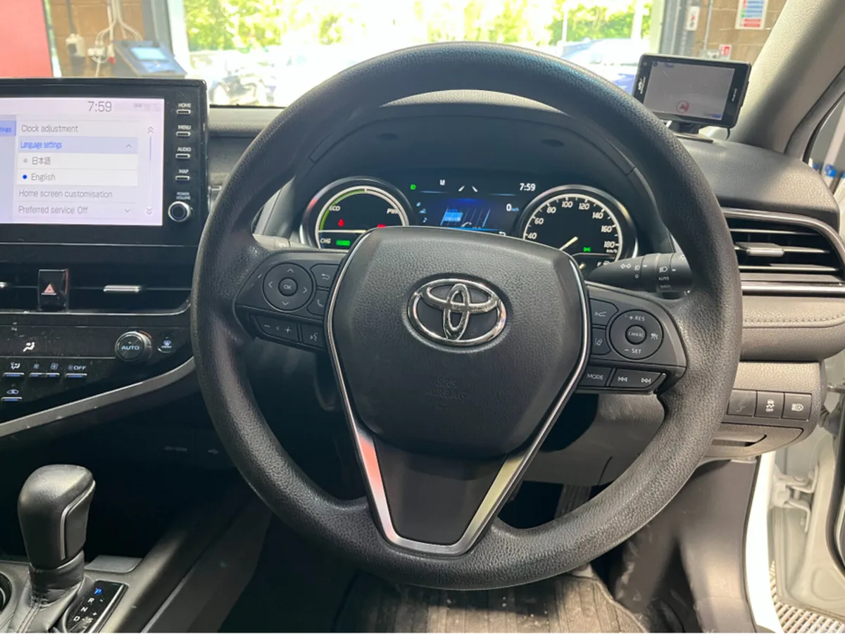 Toyota Camry Saloon, Petrol, 2023, White