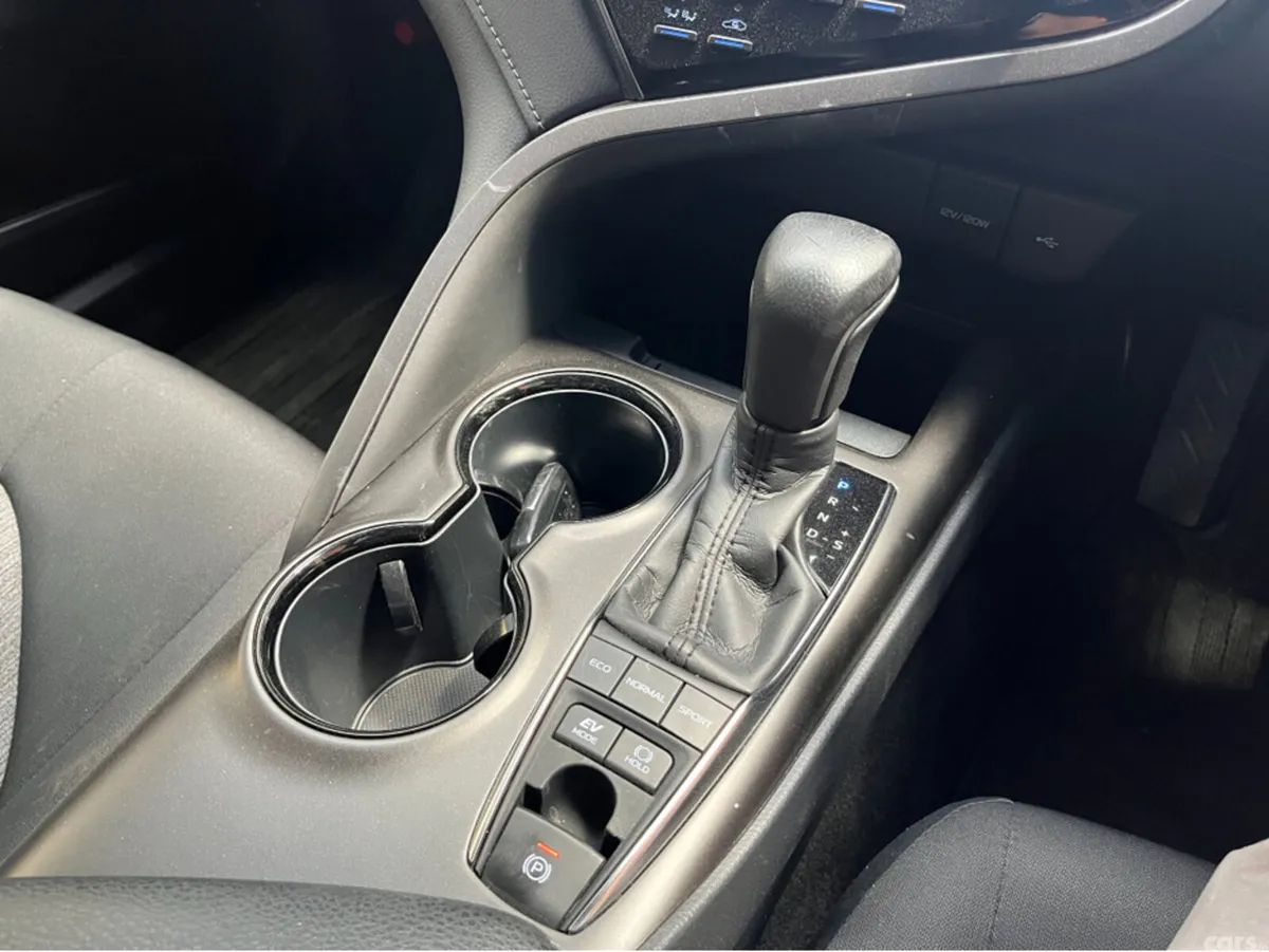 Toyota Camry Saloon, Petrol, 2023, White